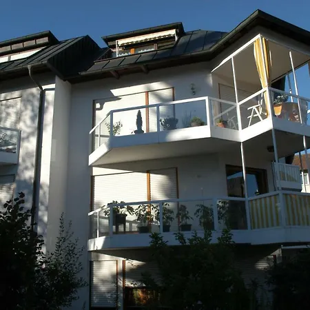 Herbert Apartment *
